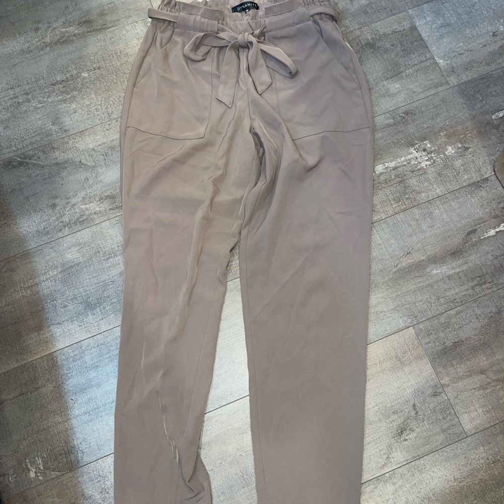 Dynamite Women’s Lavender Tie-Waist Chinos